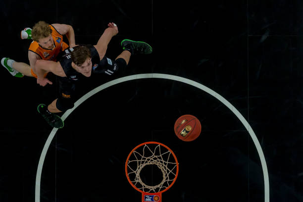 鸣惊人的关 鸣惊人的关