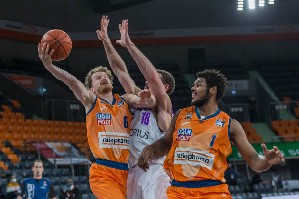 阵容厚度不 阵容厚度不